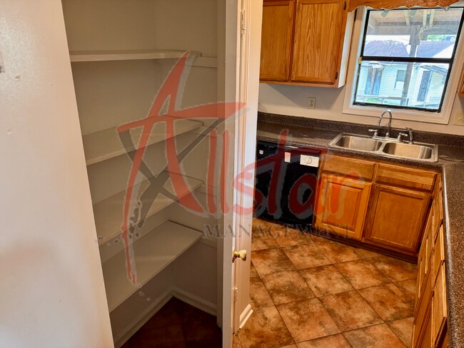 Building Photo - 1580 Gilford Cove E