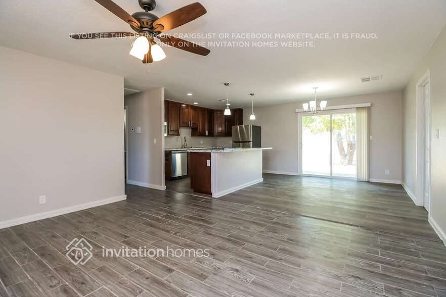 Building Photo - 1562 W Carol Ave