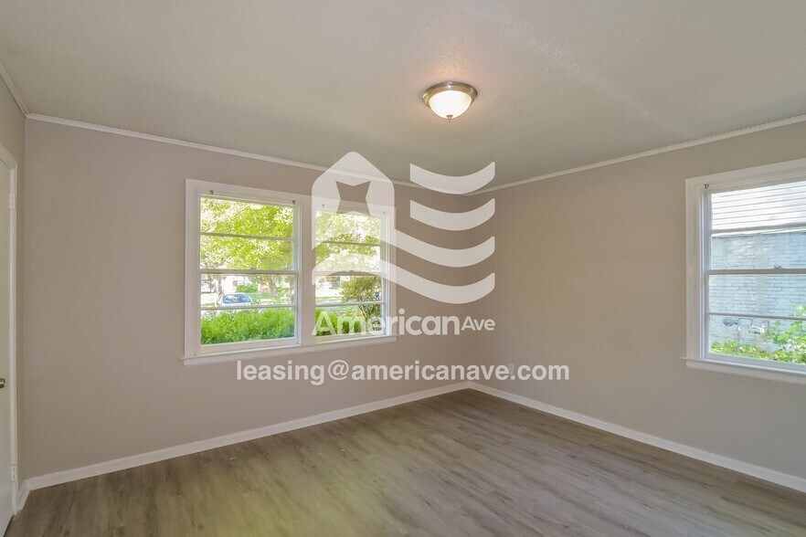 Building Photo - 2145 Meadowlane Dr
