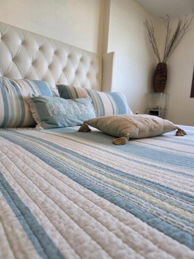 Building Photo - 9225 Collins Ave