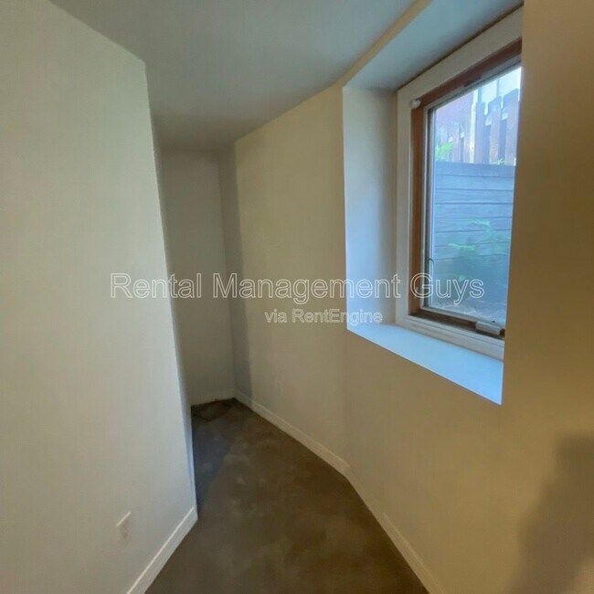 Building Photo - 2021 3rd Ave S