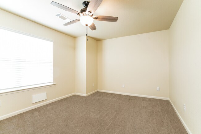 Building Photo - 1212 Highwood Ln