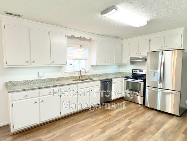 Building Photo - 534 Brightwood Ave