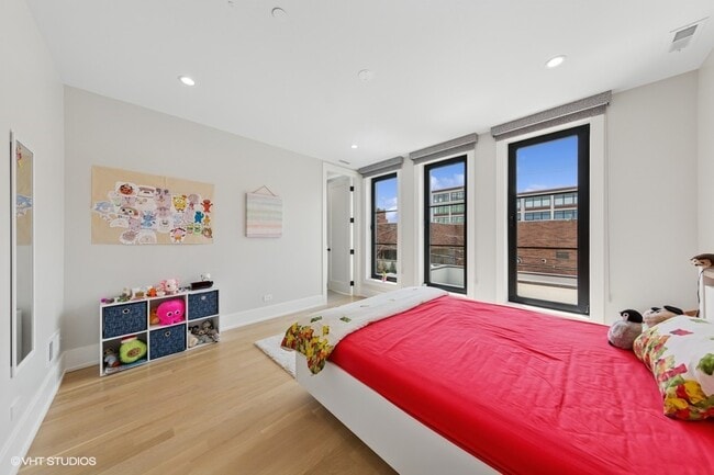 Building Photo - 1844 N Maud Ave