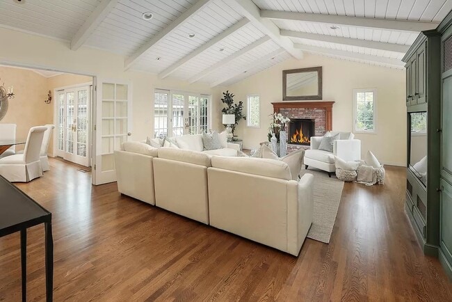 Building Photo - 325 Arden Rd