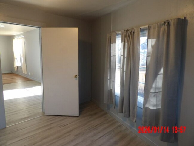 Building Photo - 1306 10th St