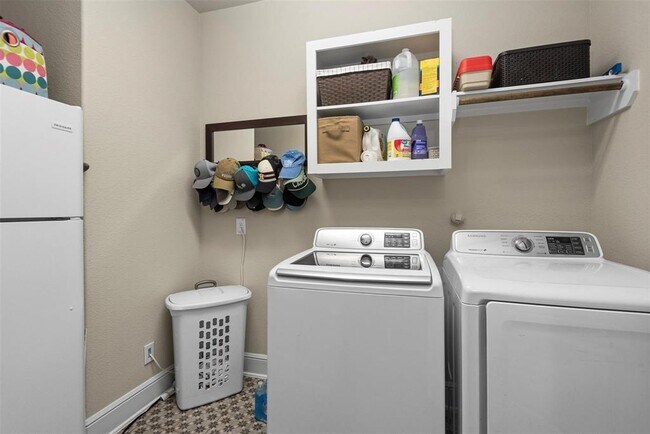 Building Photo - 13918 Oakdale Gln Trce