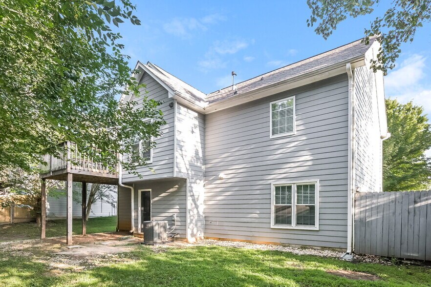Building Photo - 1393 Richland Creek Trail