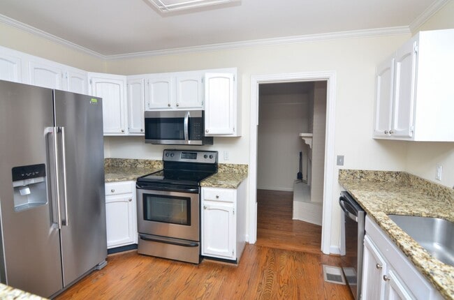 Building Photo - 815 Neartop Dr