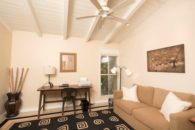 Building Photo - 40080 Via Buena Vista