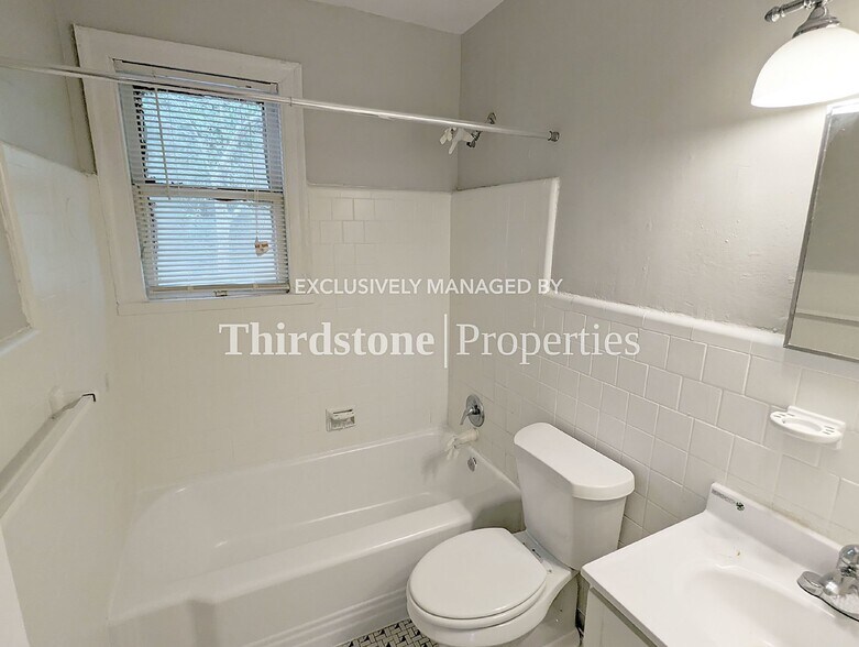 Building Photo - 2858 Olga Pl