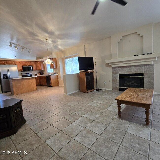 Building Photo - 1125 E Montoya Ln