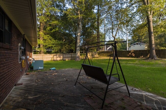 Building Photo - 4 Bed 2.5 bath