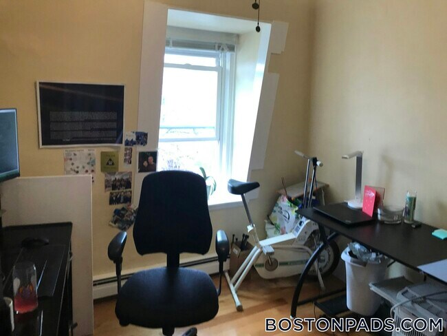 Building Photo - 12 Claremon St