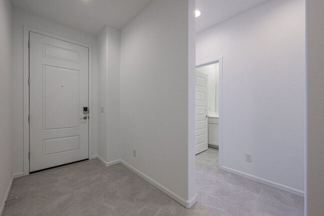 Building Photo - Alamar Living, 4 Bed, 3 Bath Rental!