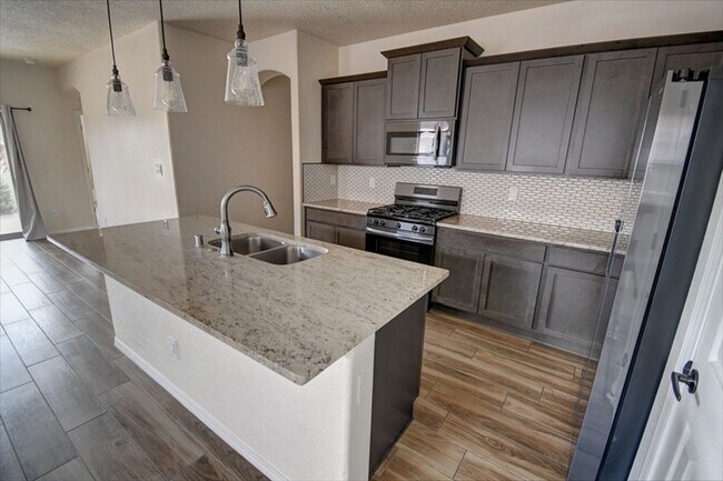 Building Photo - 4461 Golden Eagle Loop NE