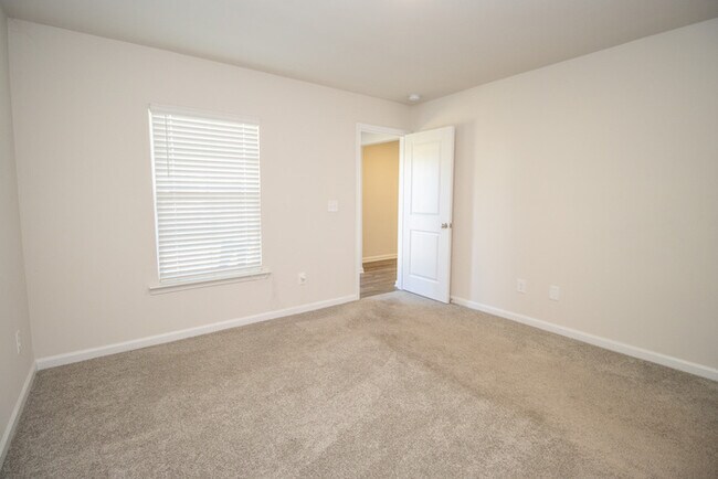 Building Photo - 410 Middlebury Ln