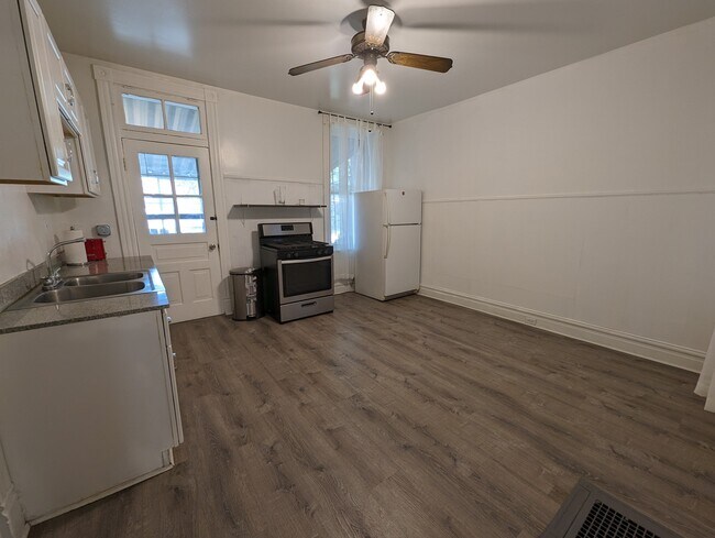 Building Photo - 2630 Oregon Ave