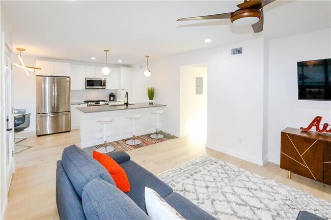 Building Photo - 400 E 30th St