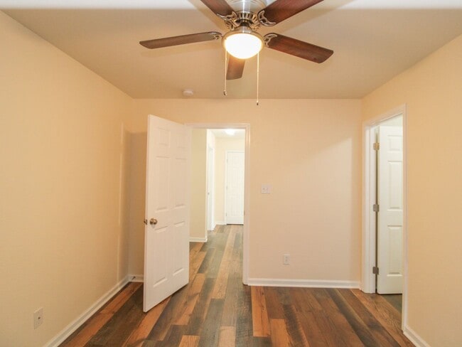 Building Photo - Modern and updated home in desirable East ...