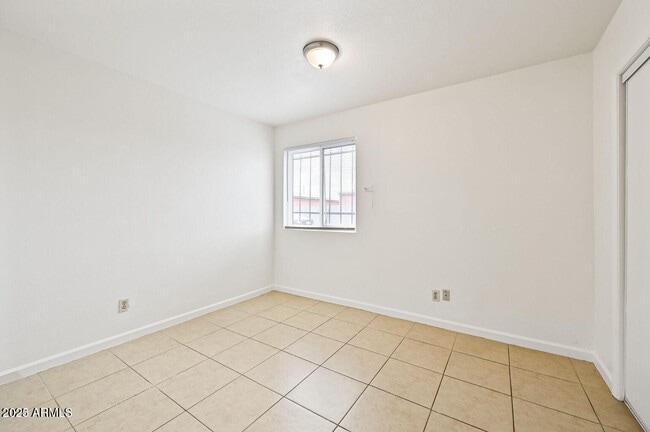 Building Photo - 1908 E Broadway Rd