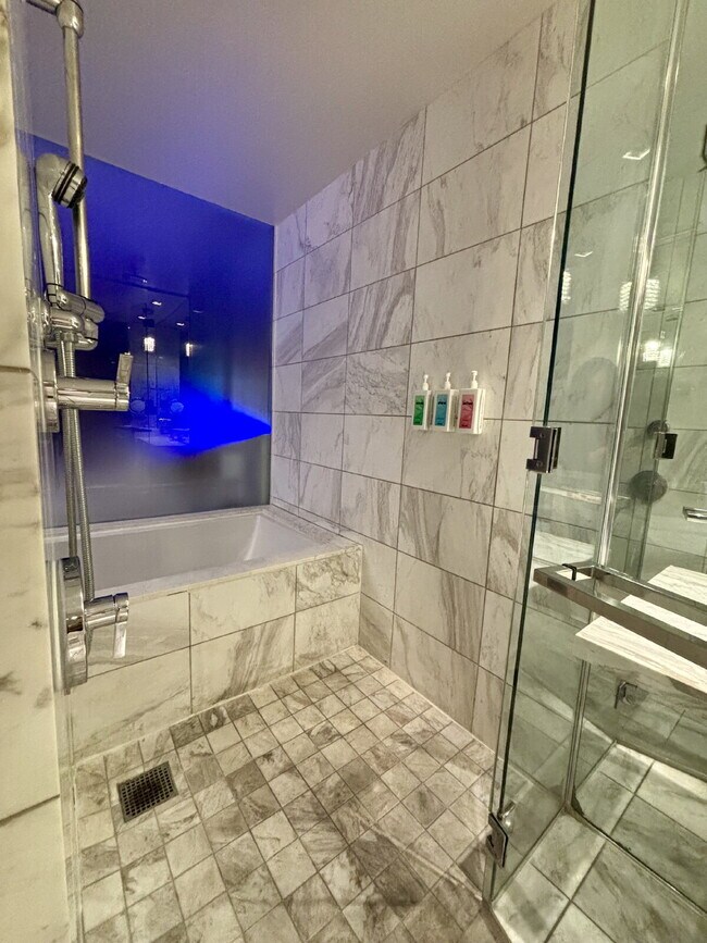 Building Photo - Palms Place Studio — Skyline Views, 5 Minu...