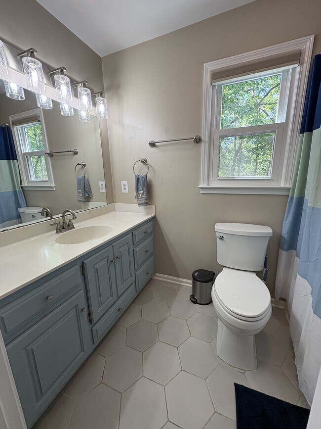 Building Photo - 321 N Valley View Dr