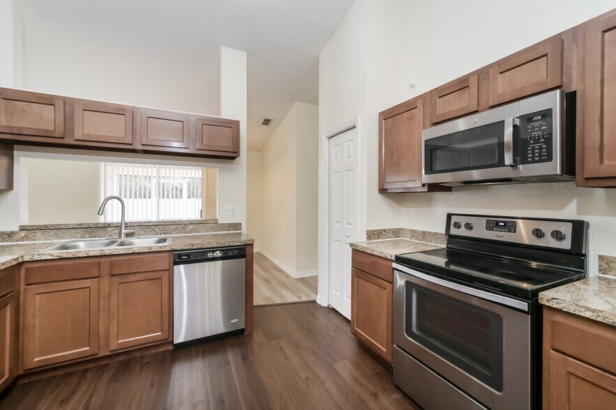 Building Photo - 7172 Summit Dr