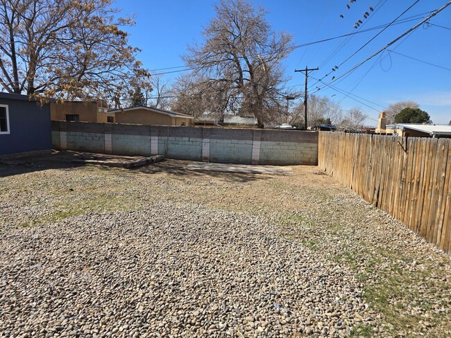 Building Photo - 4811 Comanche Rd NE