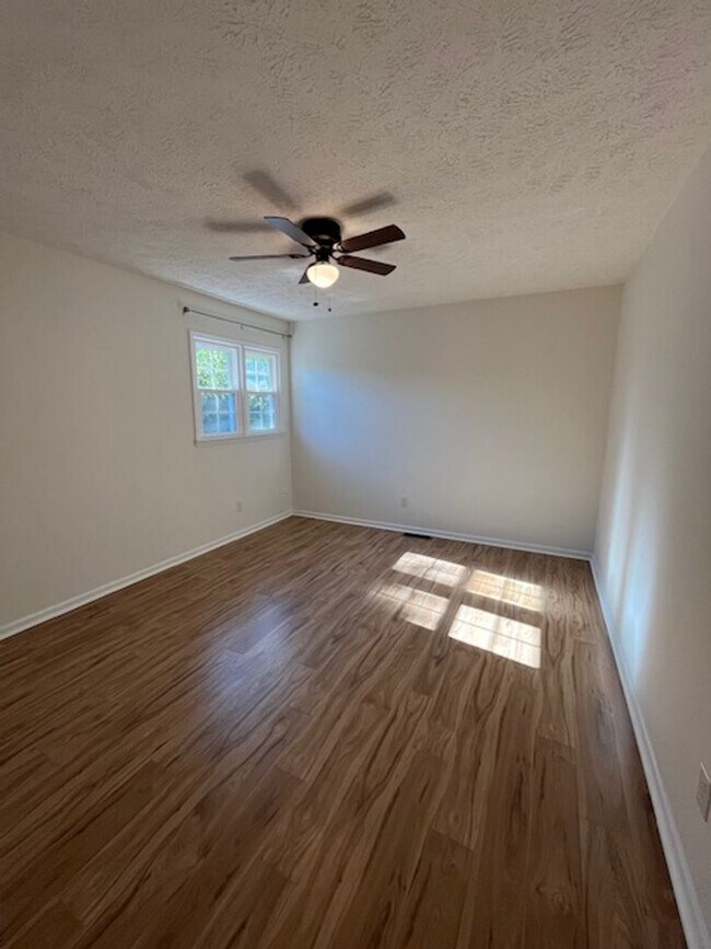 Building Photo - Recently Renovated Home in Wilmington