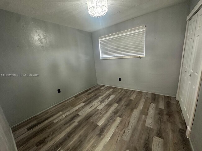 Building Photo - 1166 W 24th St