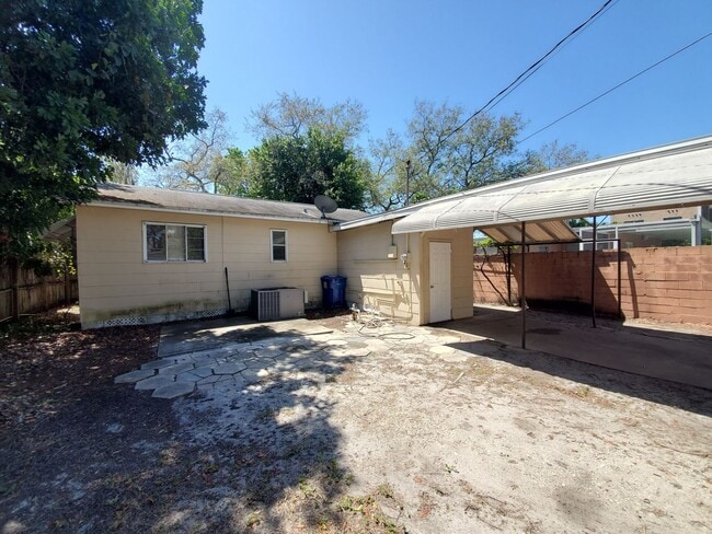 Building Photo - Two Bedroom House with carport