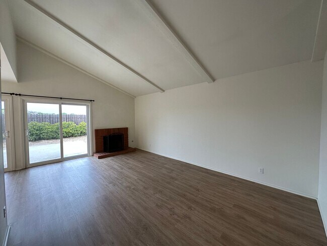 Building Photo - Oxnard Dunes | 2 Bedroom + 2 Bath Duplex -...