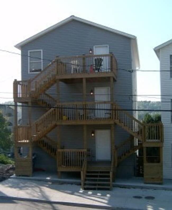 Building Photo - 336 Willey St