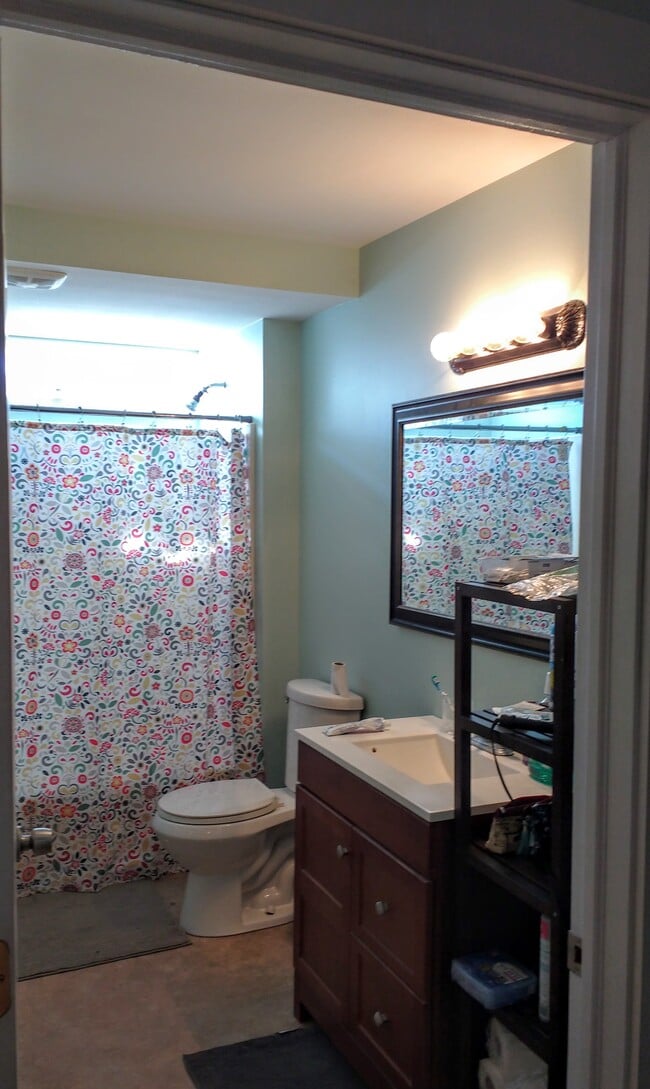 Building Photo - 96 Floral Ave