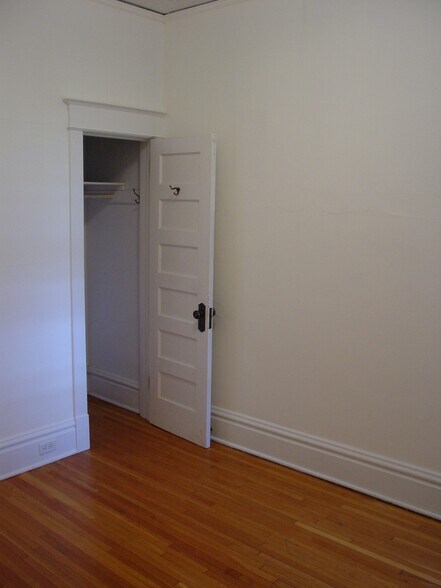 closet - 1814 Jefferson St