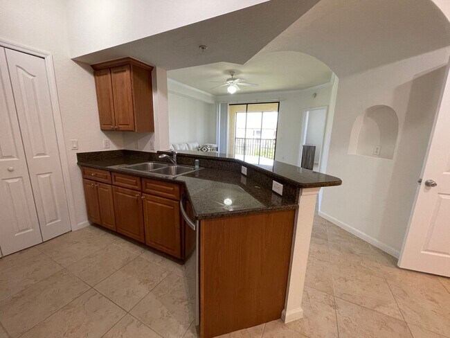 Building Photo - ANNUAL RENTAL - POSITANO PLACE-1 BED/1 BATH WITH LAKE VIEW AND NEW APPLIANCES!