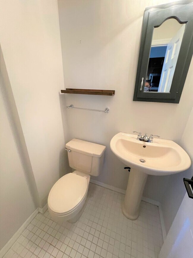 Building Photo - FOR RENT $2895 - Beautiful corner house ac...