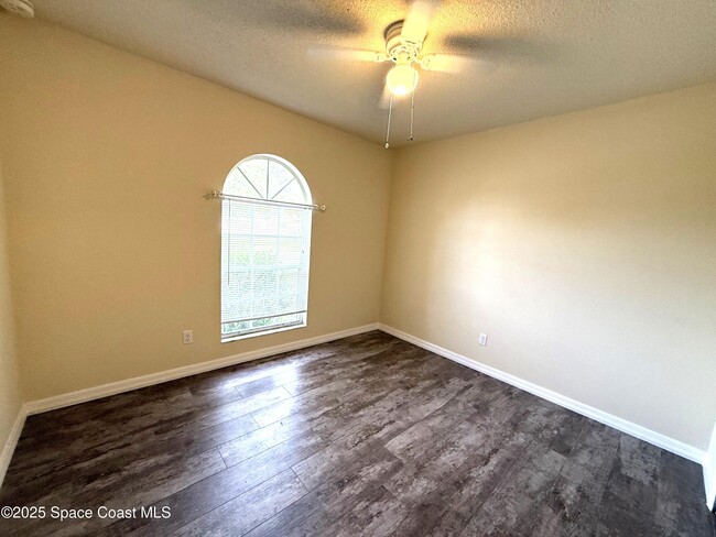 Building Photo - 1116 Glancy Ave NW