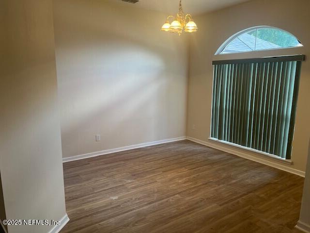 Building Photo - 2095 Willesdon Dr E