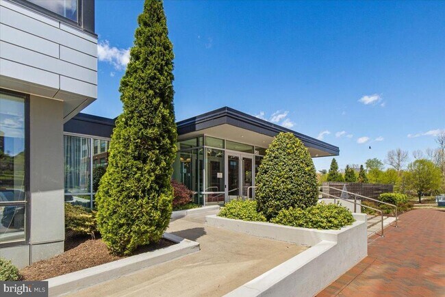 Building Photo - 145 Riverhaven Dr