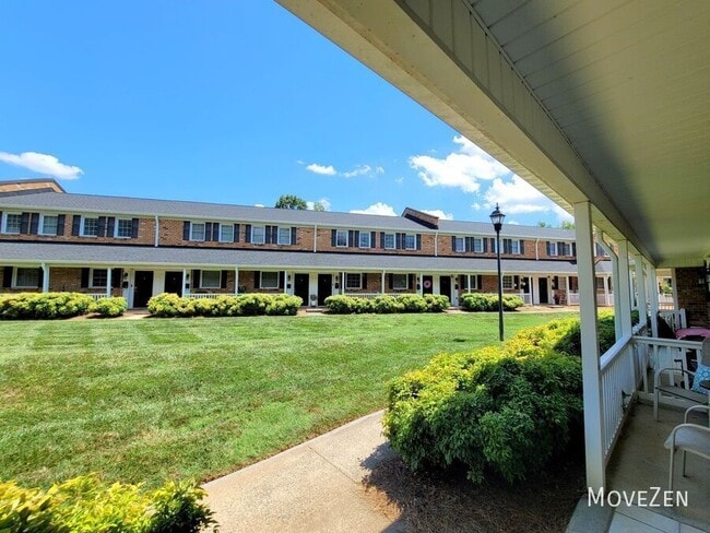Building Photo - 1336 Green Oaks Ln