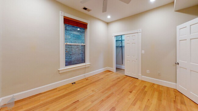 Building Photo - Renovated 2 Bedroom 2 Bath in Columbia Hei...