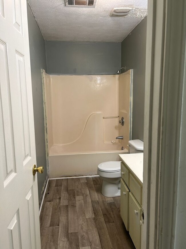 Building Photo - Renovated 3 Bedroom 2 Bath Home for Rent!