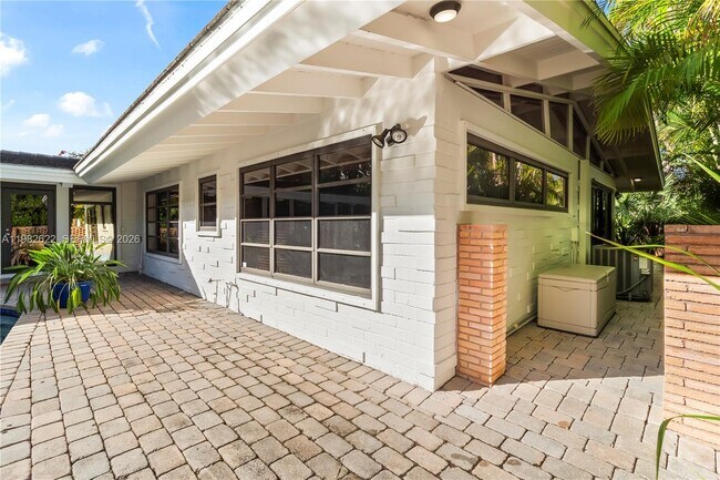 Building Photo - 2132 Middle River Dr