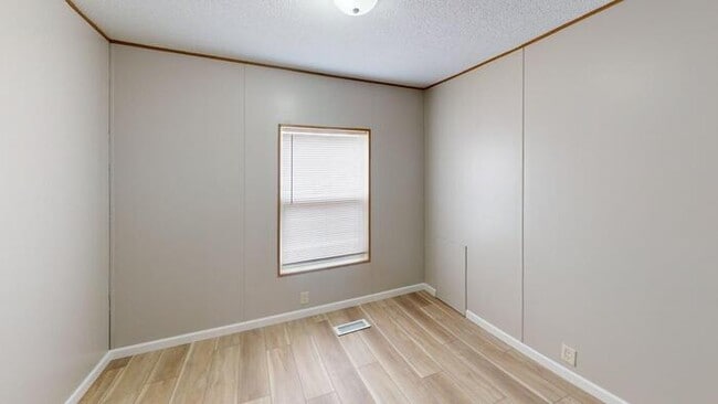 Building Photo - 147 American Ave