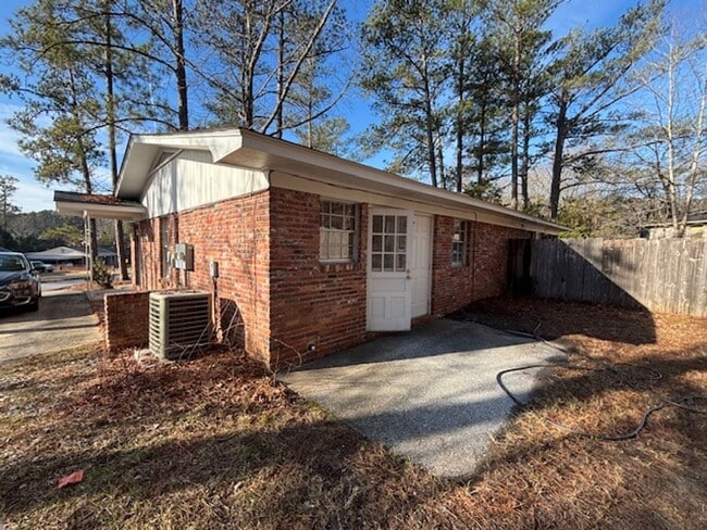 Building Photo - 2 bedroom 1 bath duplex unit off St Marys Road
