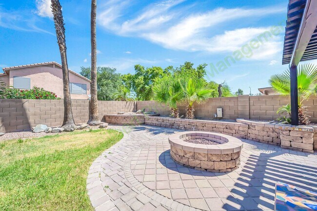 Building Photo - 1284 W Kingbird Dr