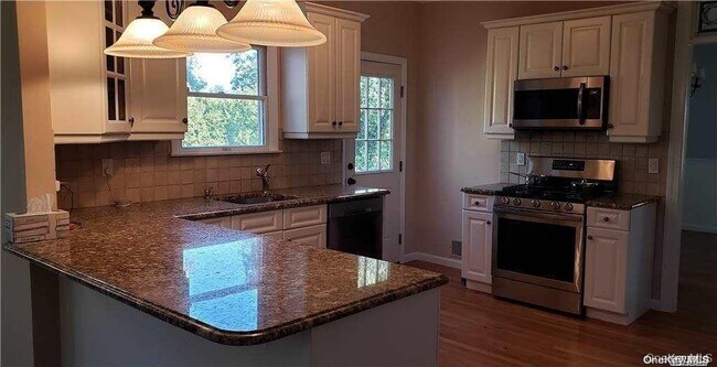 Building Photo - 28 Carley Ave