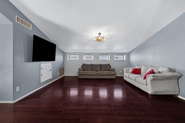 Building Photo - Modern Tri-Level Townhome in Copper Leaf C...